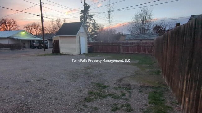 Building Photo - 354 7th Ave E