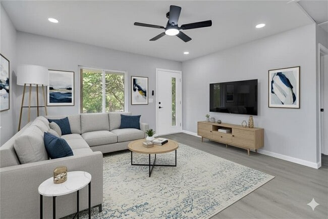 Building Photo - 544 N Elm Ave