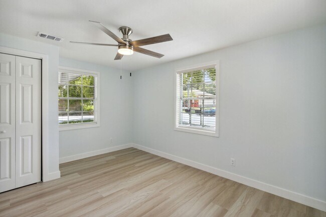 Building Photo - Small Duplex on Amelia Island