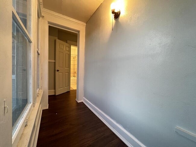 Building Photo - 1503 2nd Ave SE