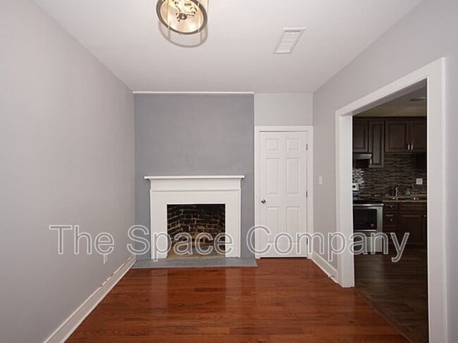 Building Photo - 126 Logan St