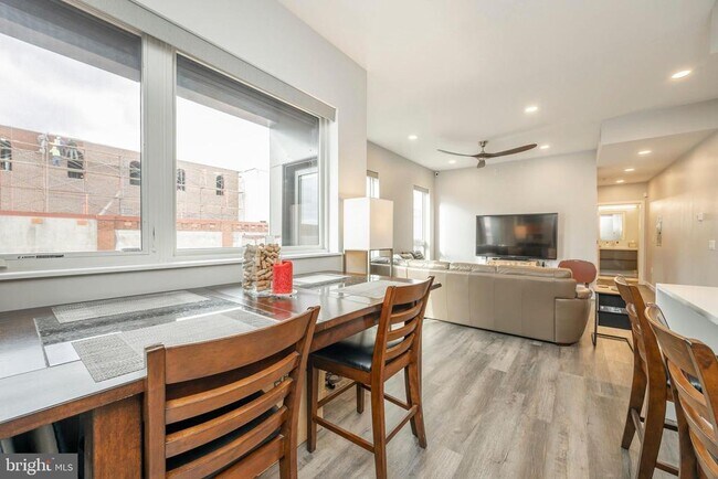 Building Photo - 1501 N 31st St