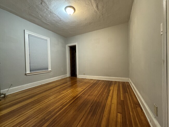 Building Photo - 18 Burgoyne St