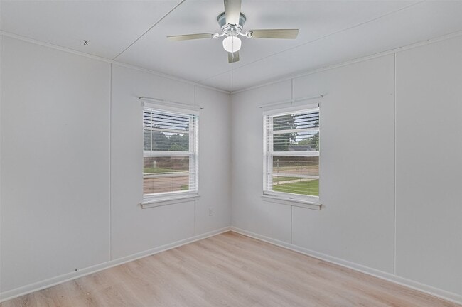 Building Photo - 1101 Shirley Ln