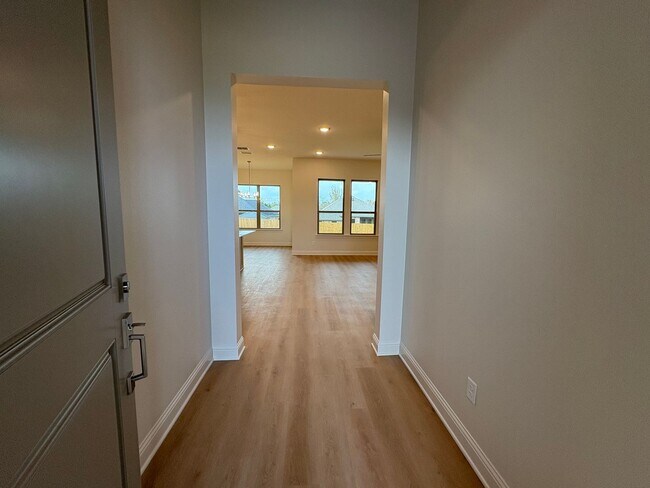 Building Photo - 368 Mary Cir