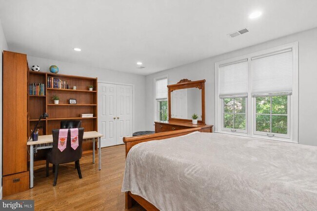 Building Photo - 4422 Westover Pl NW