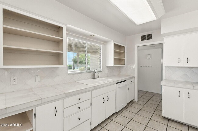 Building Photo - 6839 E Montecito Ave