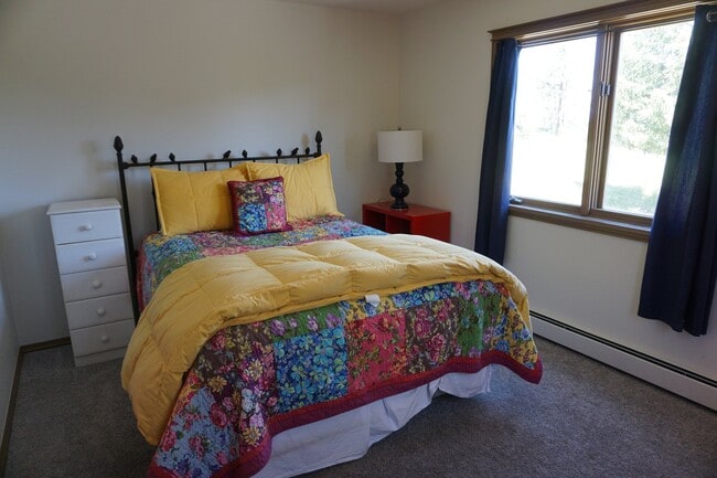 Building Photo - Great House in South Evergreen!! Must See!!