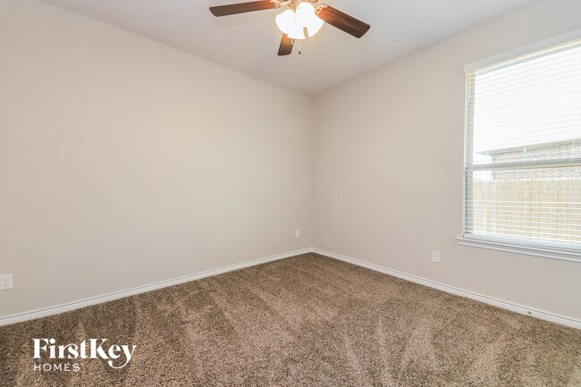 Building Photo - 105 Gentle Cir Way
