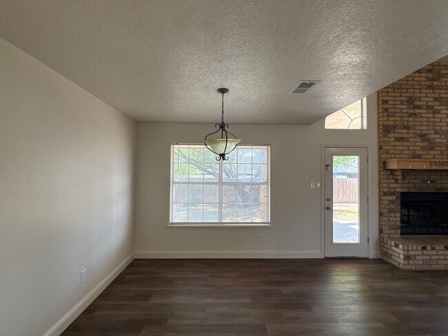 Building Photo - LIVE IN LUXURY Beautiful 4-bedroom, 2-bath Home