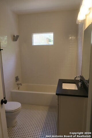 Building Photo - 430 E French Pl