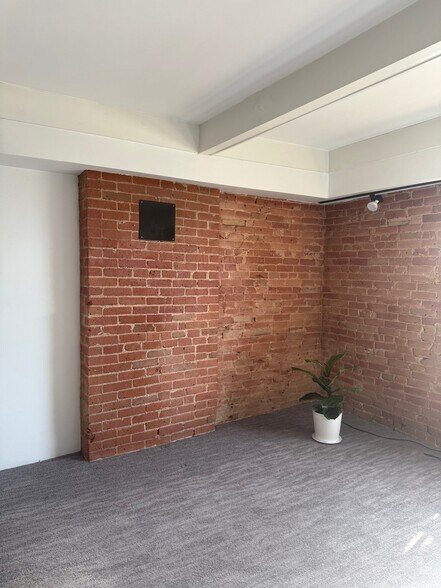 Building Photo - 500 N Washington St