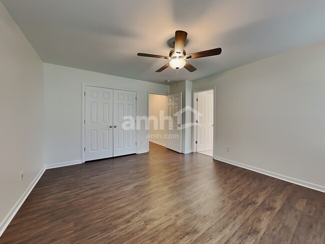 Building Photo - 706 Walnut Crossing Dr