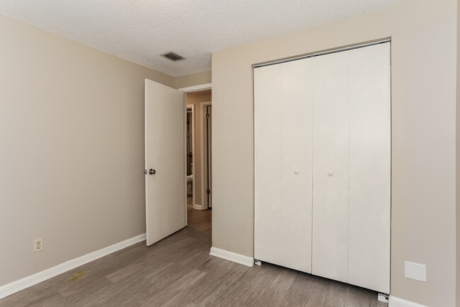 Building Photo - 7317 Sharbeth Dr S
