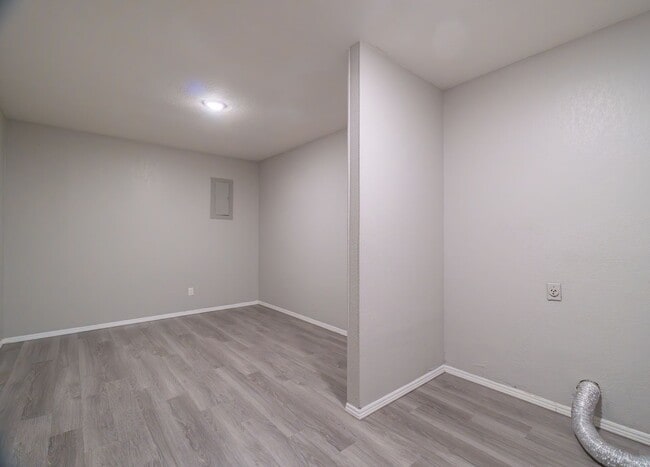 Building Photo - Beautiful 3 Bed, 2 Bath Home with a 2-Car ...