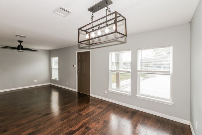 Building Photo - 11215 Munn St