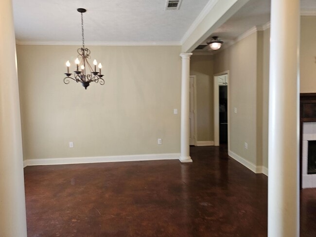 Building Photo - 132 Middlefield Dr