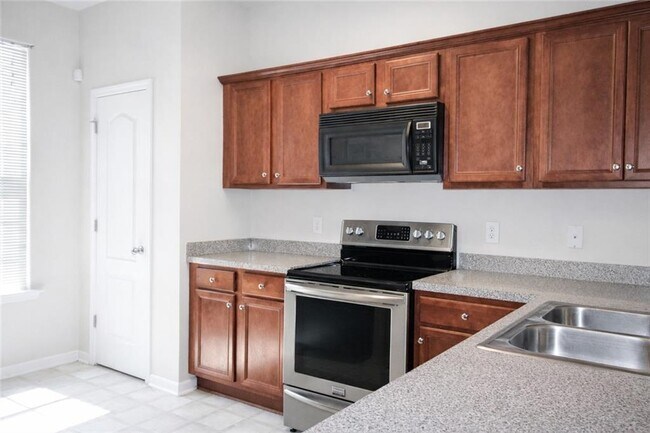 Building Photo - 1402 Bayrose Cir