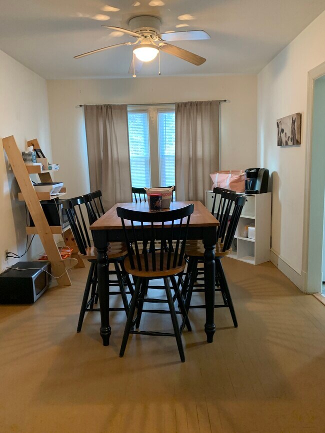 Building Photo - 303 S Virginia St