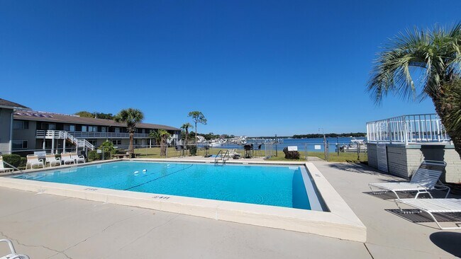 Building Photo - 726 Eglin Pkwy