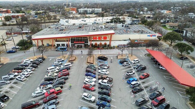 Building Photo - 2715 Zaragosa St