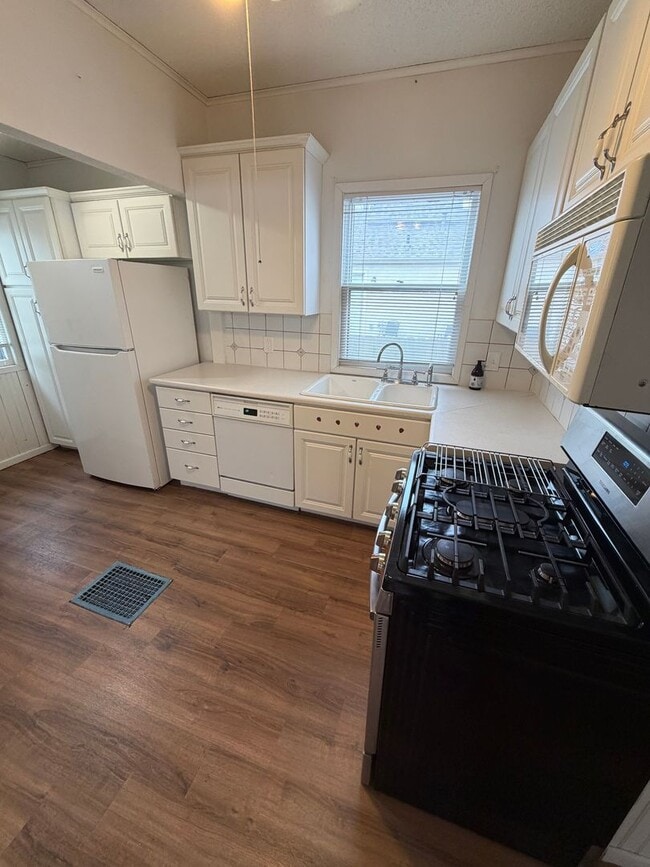 Building Photo - Spacious 4-Bedroom Home – Great Value in Des Moines!