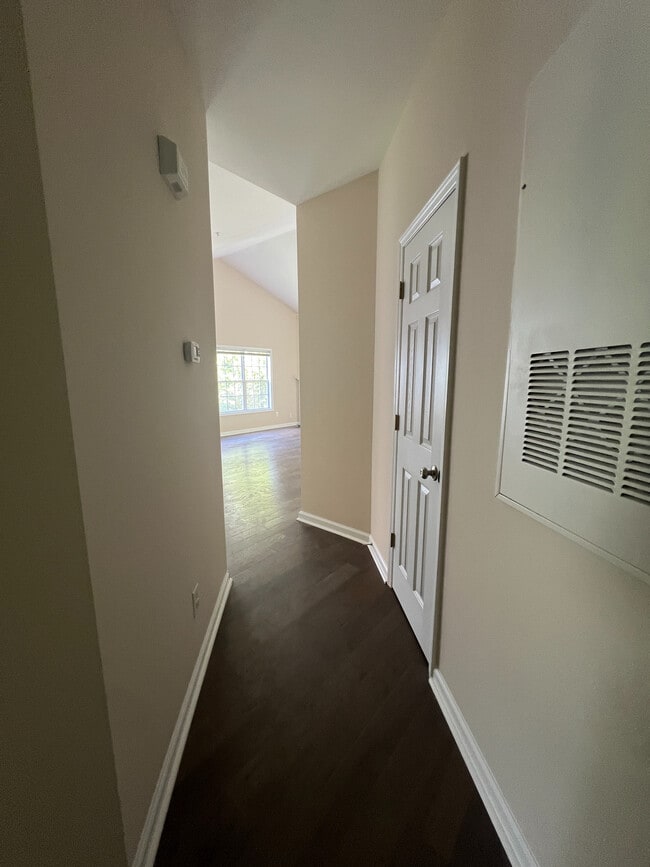 Building Photo - Room in Condo on Claret Ln