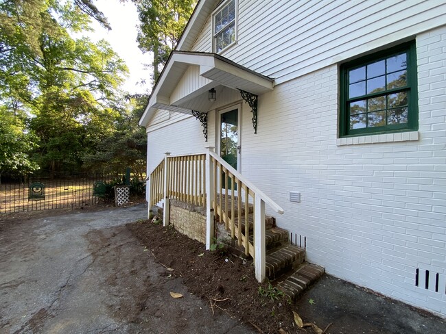 Building Photo - 31 Richmond Dr