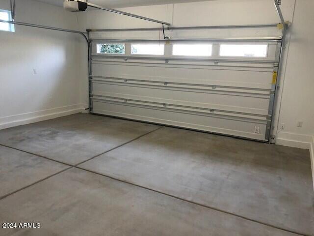 Building Photo - 3200 S Arizona Pl