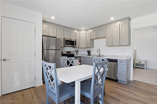 Building Photo - 1046 Periwinkle Way