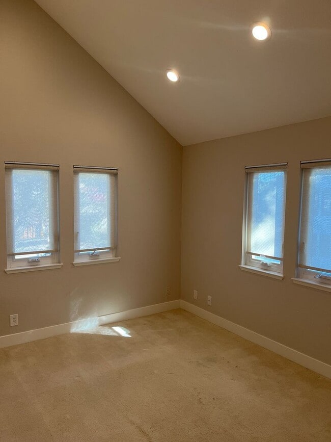 Building Photo - Modern Living Steps from Downtown Mountain View Shopping & Dining!