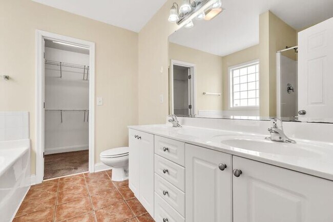 Building Photo - Leland Wedgewood at Lanvale community, Great open floor plan, on level, hardwoods, fire place, ma...