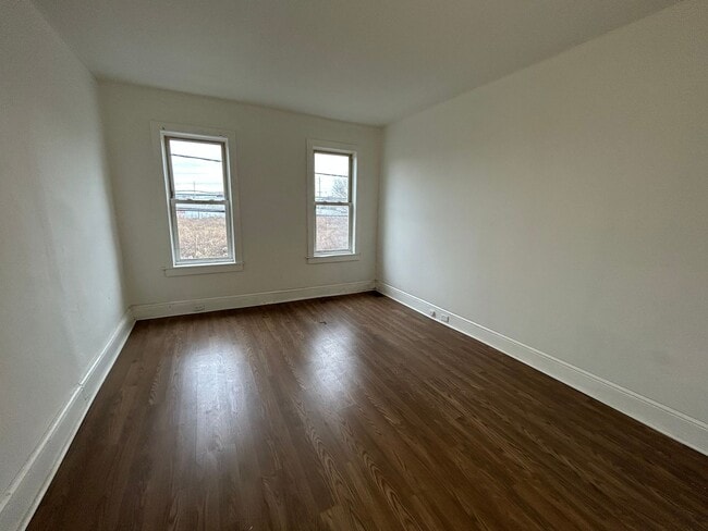 Building Photo - 409 Winslow St