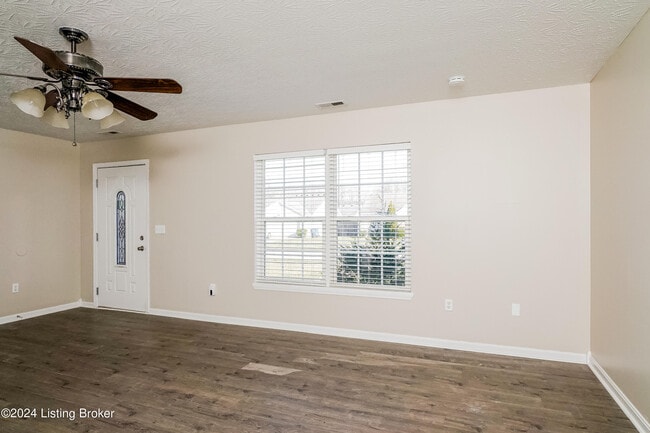 Building Photo - 375 Clover Cove Dr