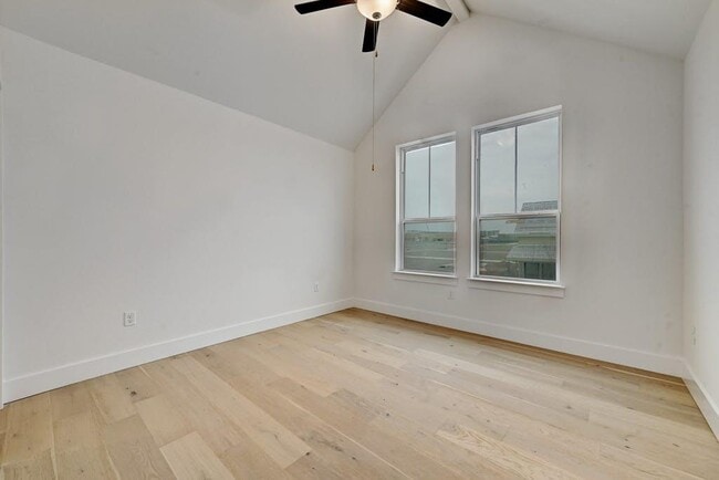 Building Photo - 3115 Chennault St