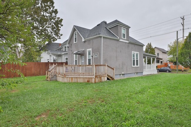 Building Photo - 628 E Whittier St