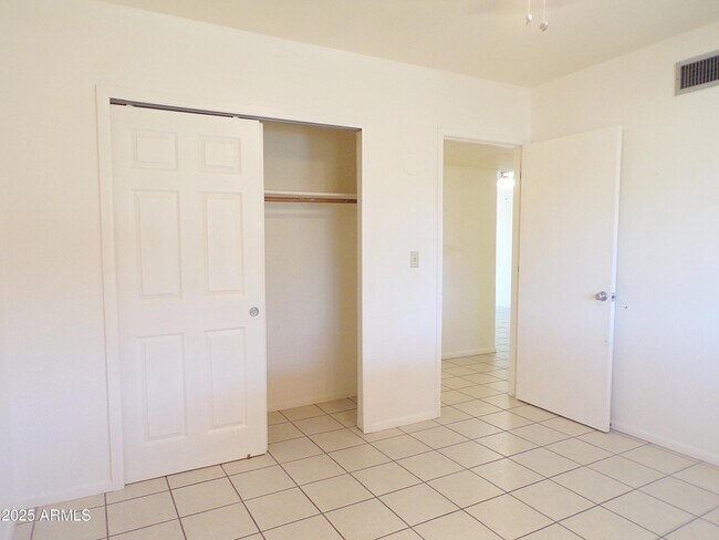 Building Photo - 4251 Plaza Oro Loma