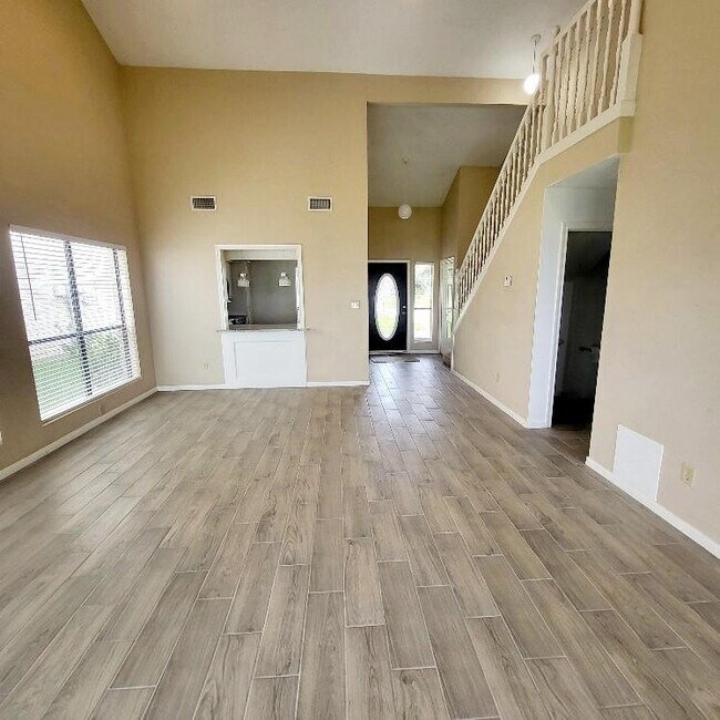 Building Photo - 16430 Clearwater Cir