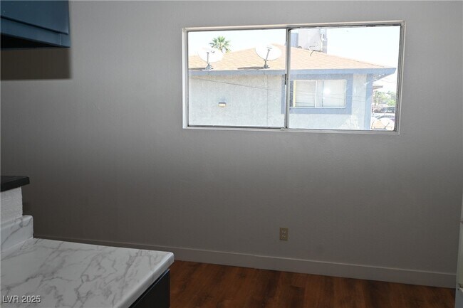 Building Photo - 1512 Cobb Ln