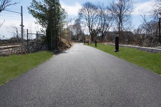 Building Photo - 50 Country Way