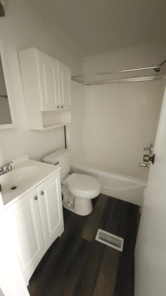 Building Photo - 7440 Land Dr