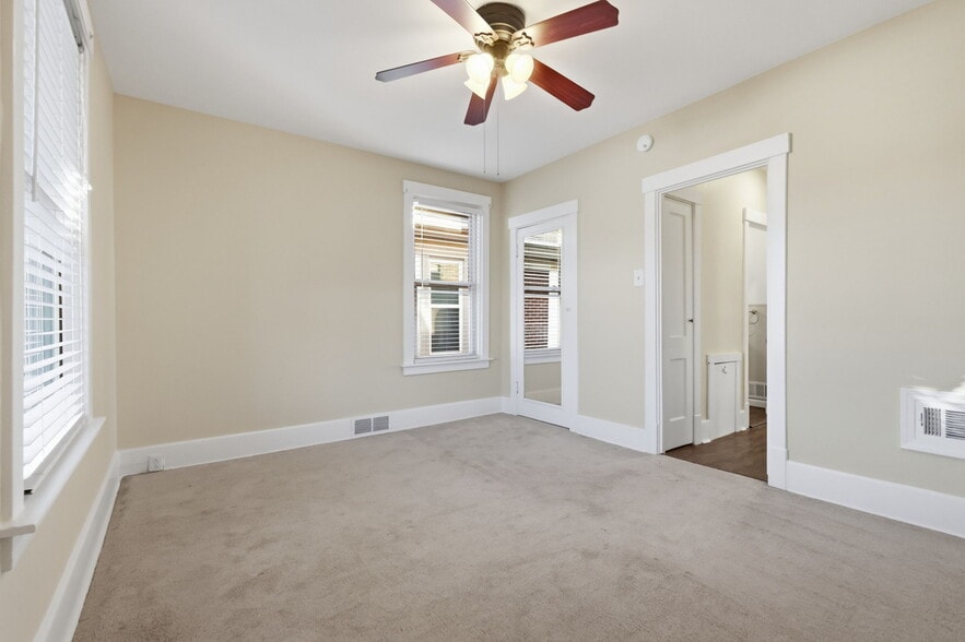 Building Photo - 2303 Sherbrook St