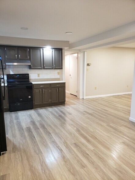 Building Photo - 107 W Biddle St