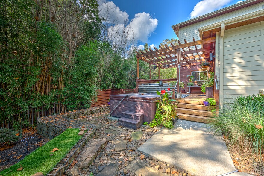 Building Photo - 21 E Martin Luther King Jr Blvd