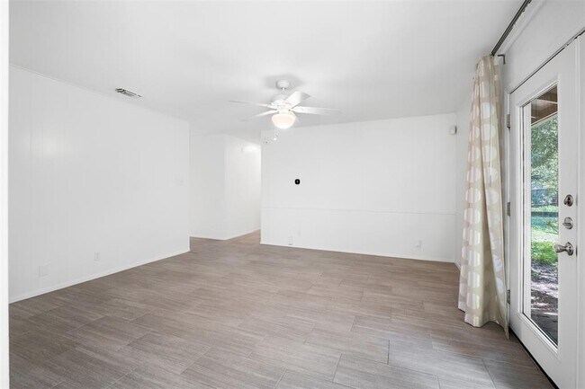 Building Photo - 8600 Clarewood Cir