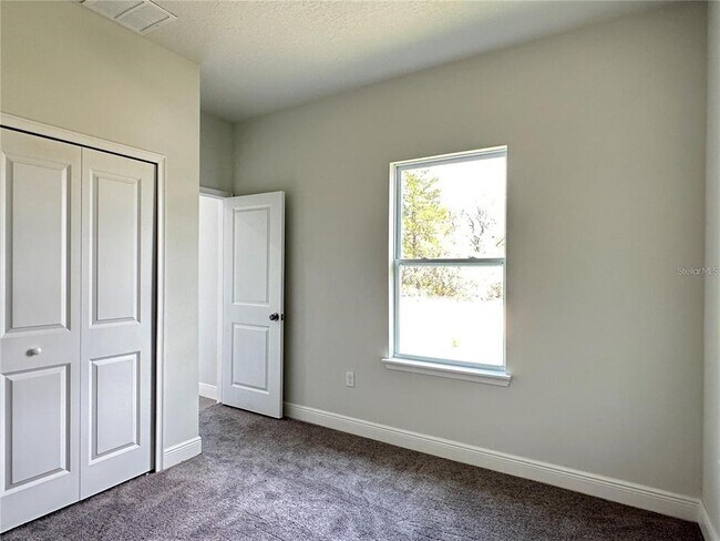 Building Photo - 149 Maple Dr