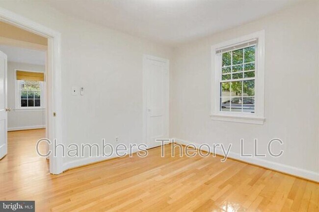 Building Photo - 530 N Nelson St
