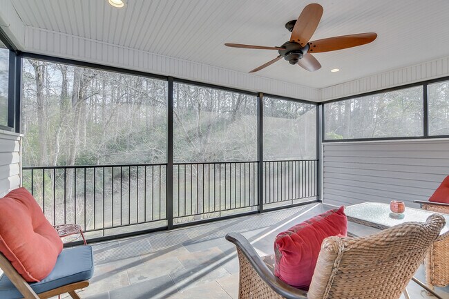 Building Photo - 4117 Knollcrest Cir N