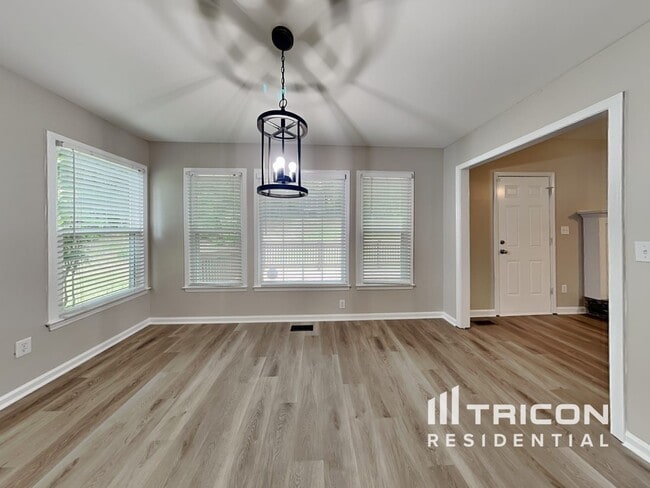 Building Photo - 220 Pepperdine Way