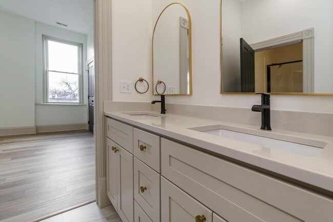 Building Photo - 828 City Park Ave